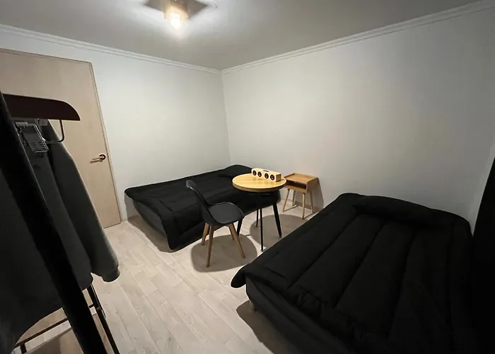 House 103 招待所 *