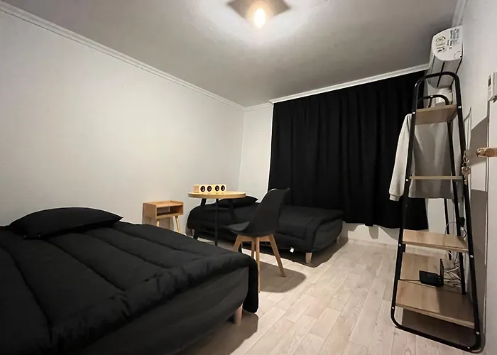 House 103 招待所 *